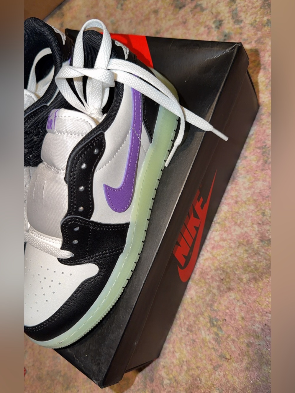 Air Jordan 1 Retro Low OG 'Black Raspberry' (GS) - 5Y